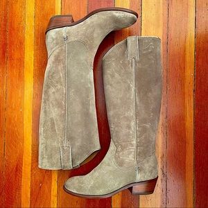 NWOT Frye Carson Pull On Boots